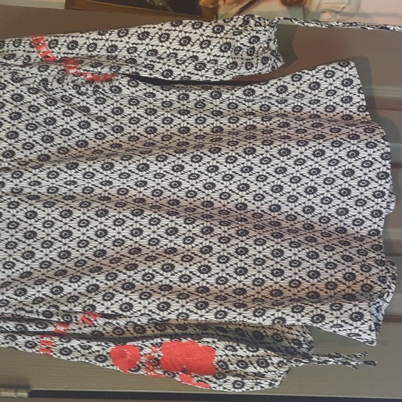 Solitaire Embroidered Girls Blouse - Picture 4 of 5